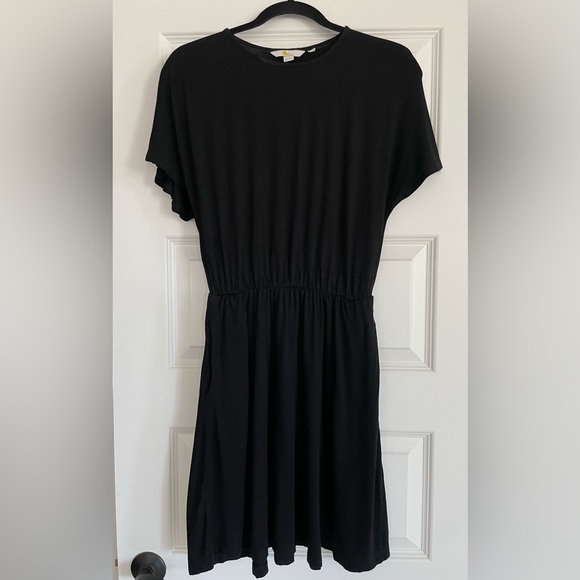Boden Dresses & Skirts - Boden Jersey Black Mini Fit and Flare Dress Size 6P